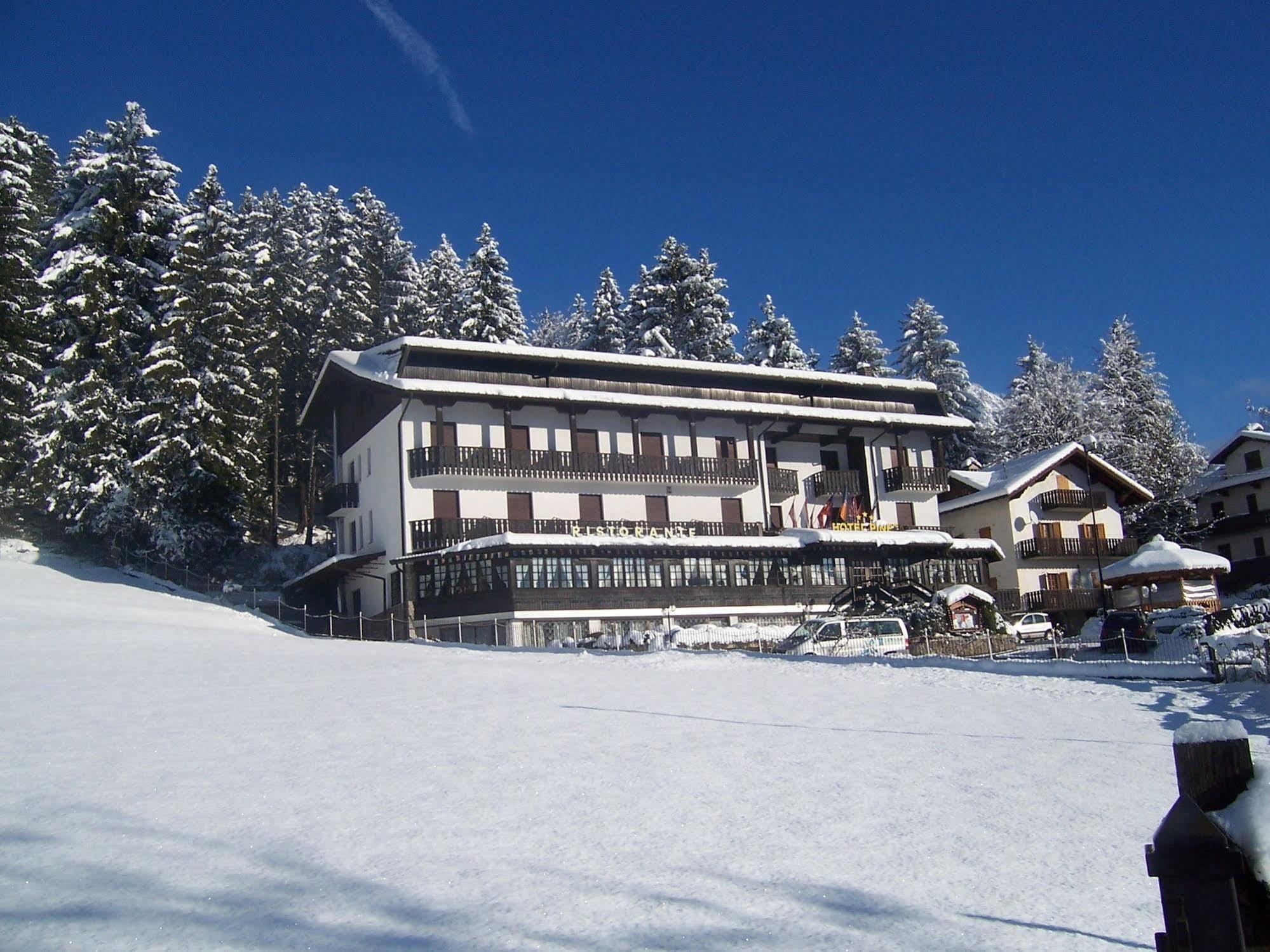 Hotel Pineta Castione della Presolana Bagian luar foto